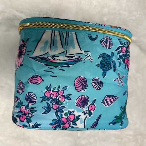 👜Host Pick👜  Lilly Pulitzer Vanity Cosmetic Case Lilly’s Roadtrip - Picture 5 of 8